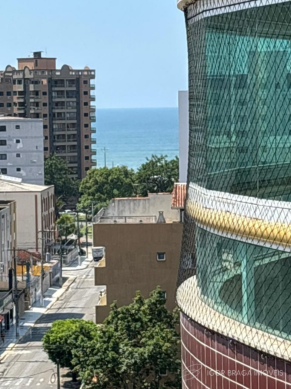 BELÍSSIMO APARTAMENTO, À 500M DO MAR