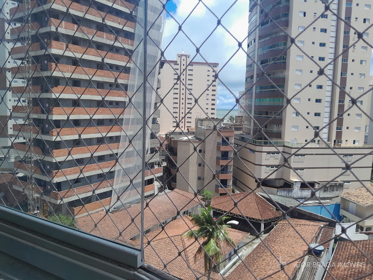 BELO APARTAMENTO, À 300M DO MAR E LAZER COMPLETO