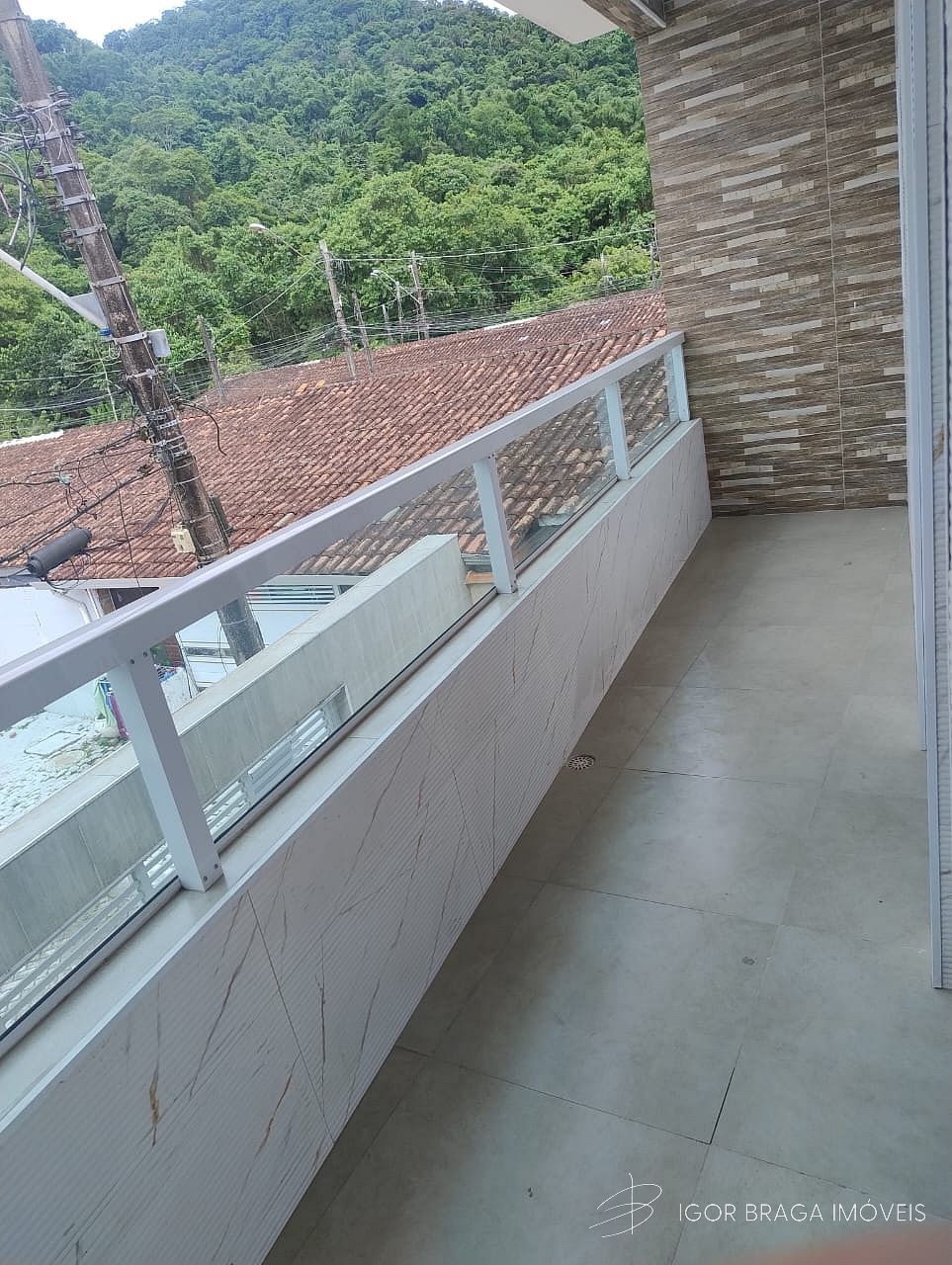 EXCELENTE CASA, AMPLA E COM ÁREA DE LAZER