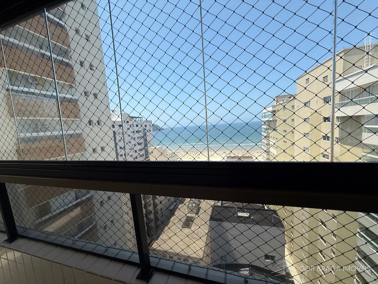INCRÍVEL APARTAMENTO Á 100M DO MAR COM LAZER COMPLETO