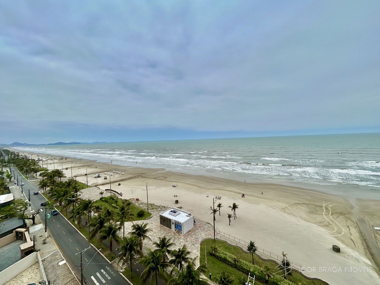 INCRÍVEL APARTAMENTO FRENTE MAR COM LAZER COMPLETO