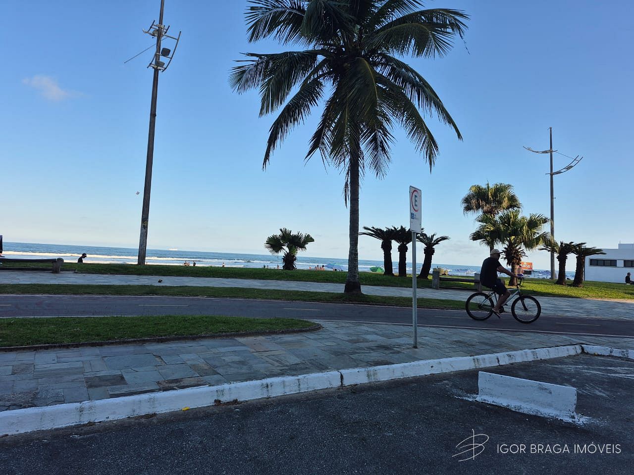 EXCELENTE APARTAMENTO FRENTE MAR COM LAZER COMPLETO