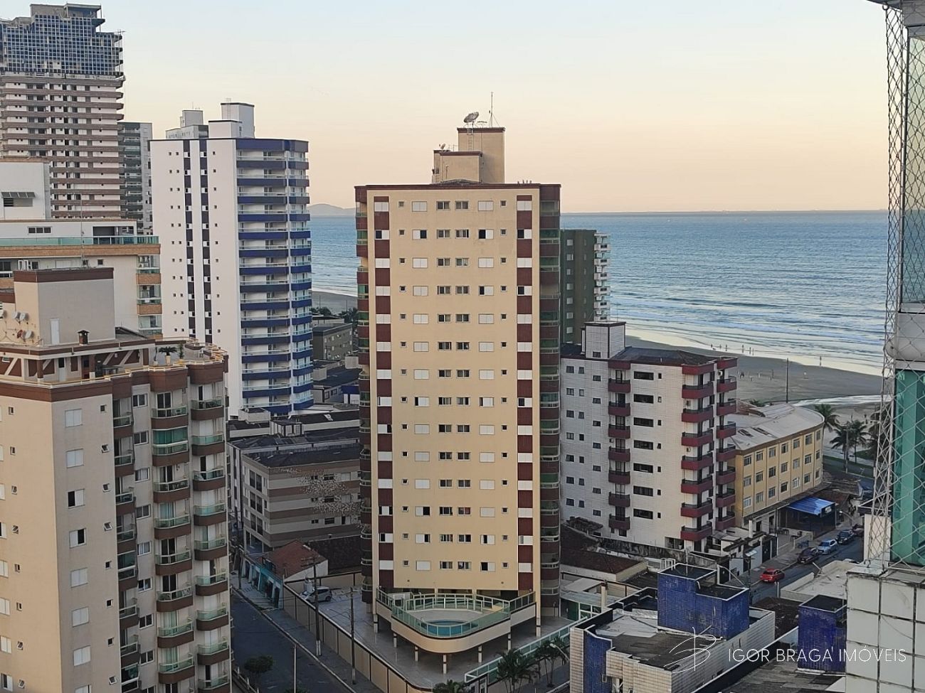 BELO APARTAMENTO, À 500M DO MAR E LAZER COMPLETO