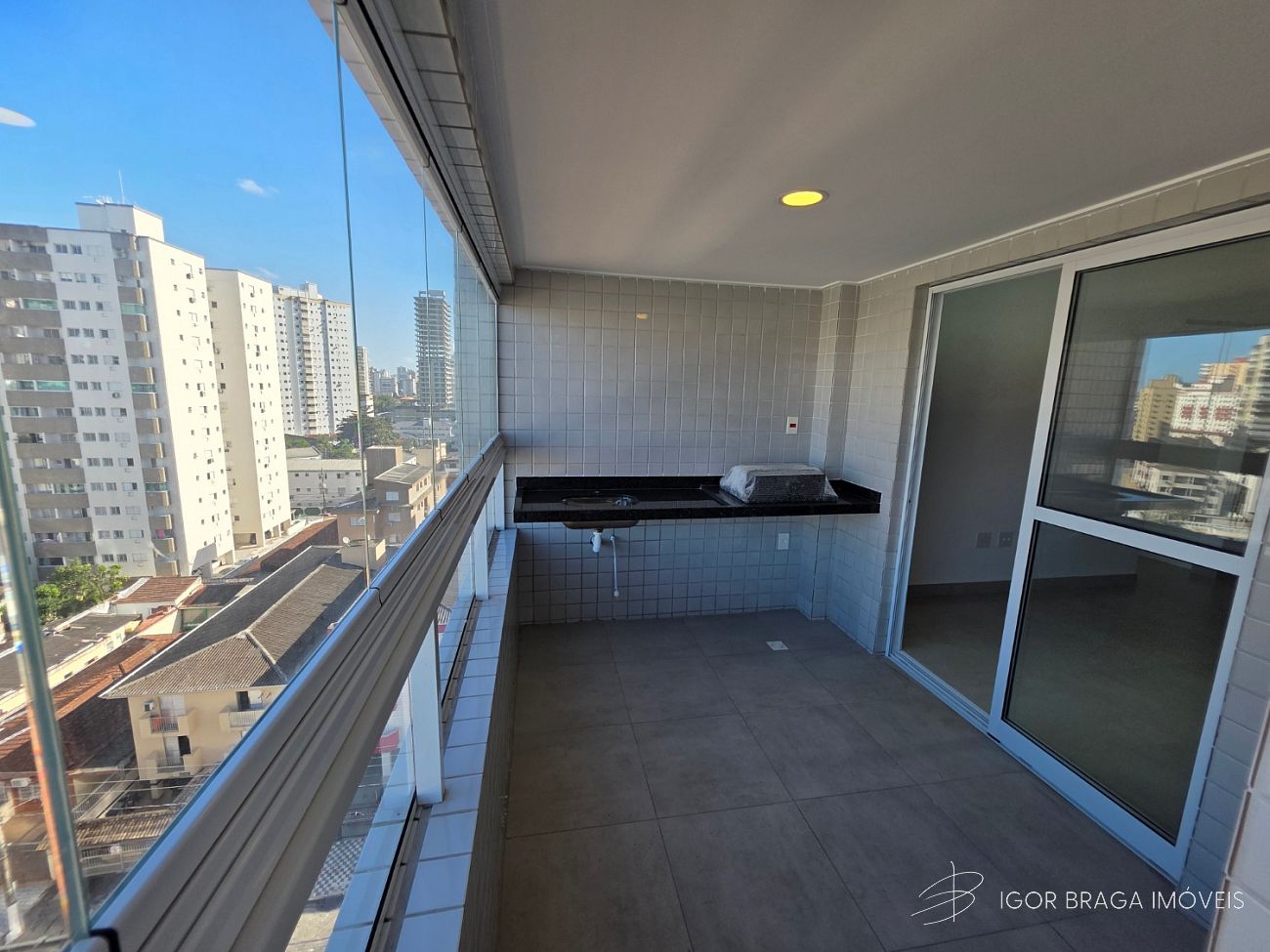 BELÍSSIMO APARTAMENTO AMPLO, ACABAMENTO FINO E LAZER COMPLETO