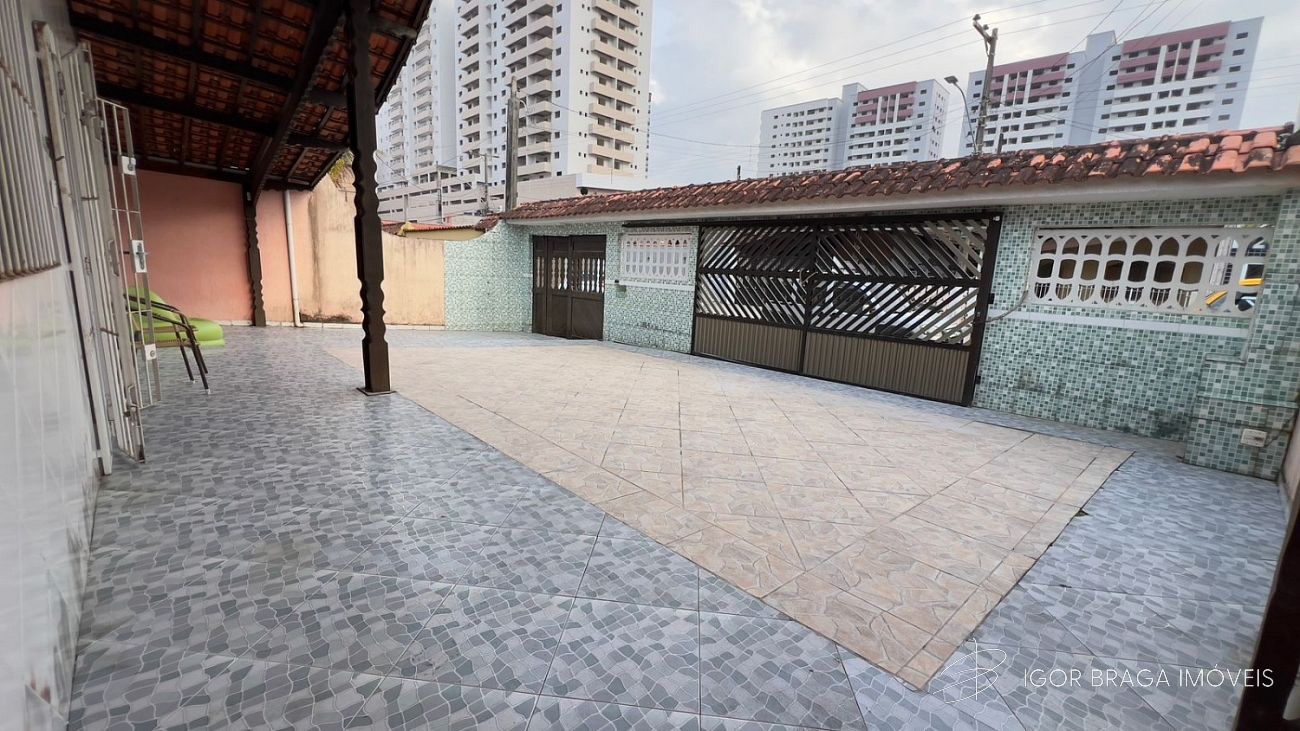 EXCELENTE CASA, AMPLA E COM ÁREA DE LAZER