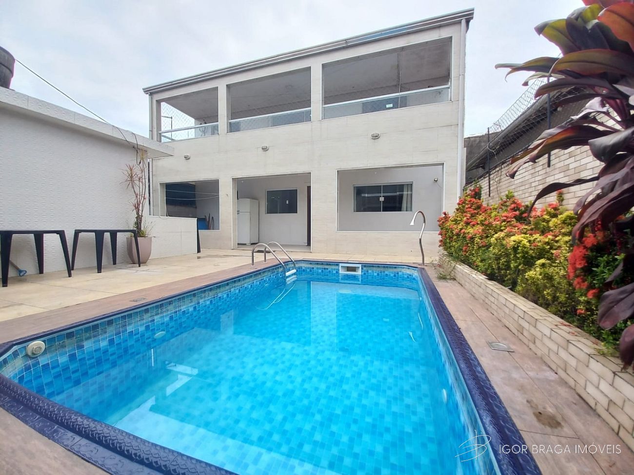 EXCLENTE SOBRADO, FINO ACABAMENTO, AMPLO E LAZER COMPLETO