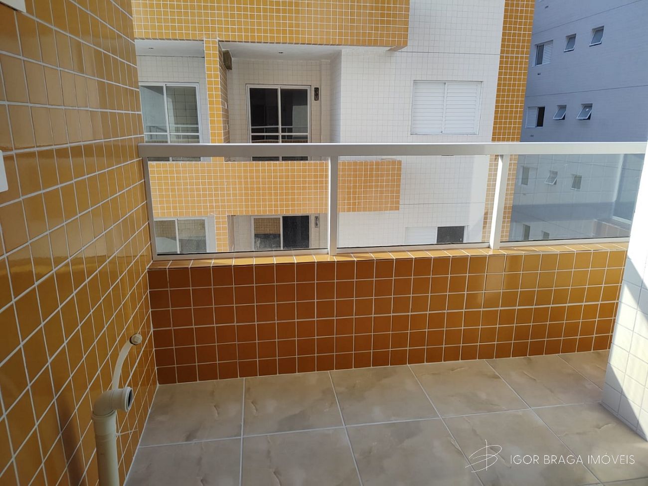 BELÍSSIMO APARTAMENTO AMPLO, ACABAMENTO FINO E LAZER COMPLETO