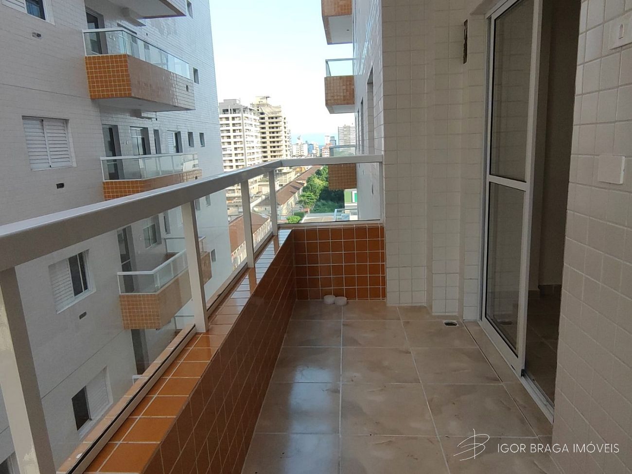BELÍSSIMO APARTAMENTO AMPLO, ACABAMENTO FINO E LAZER COMPLETO