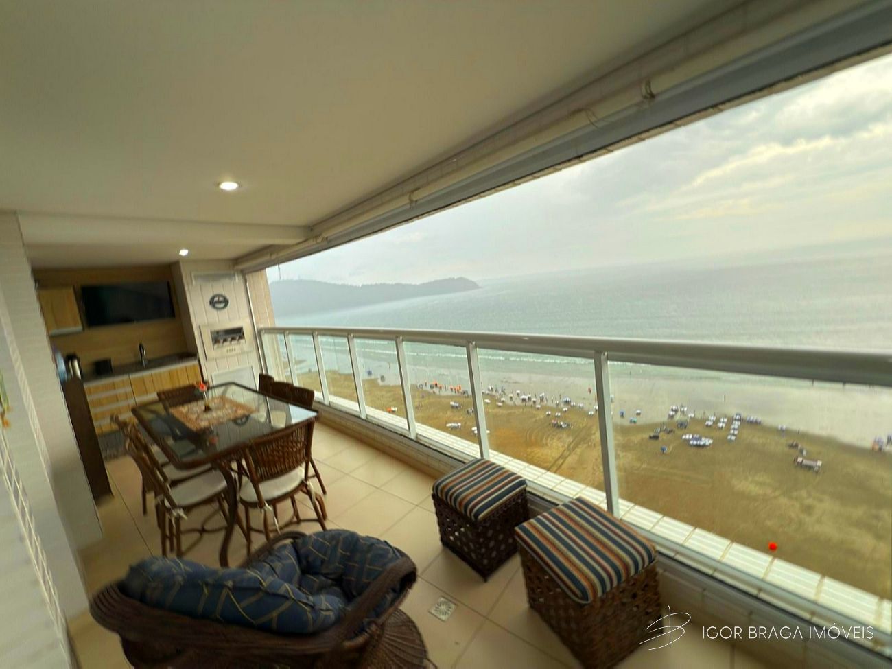 INCRÍVEL APARTAMENTO FRENTE MAR COM LAZER COMPLETO