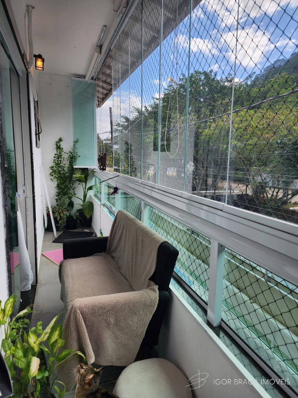 BELÍSSIMA CASA EM CONDOMÍNIO, FINO ACABAMENTO E LAZER