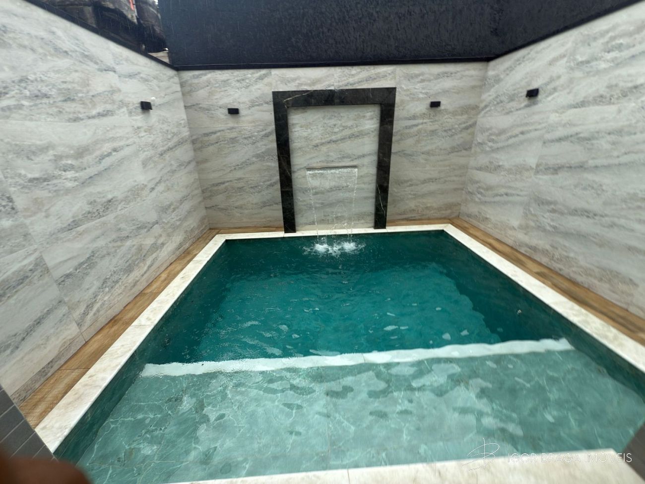 BELÍSSIMA CASA TRÍPLEX, AMPLA E ÀREA DE LAZER