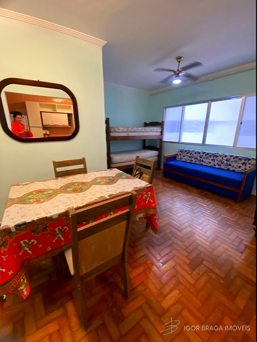 BELÍSSIMO APARTAMENTO, FINO ACABAMENTO E À 240M DO MAR