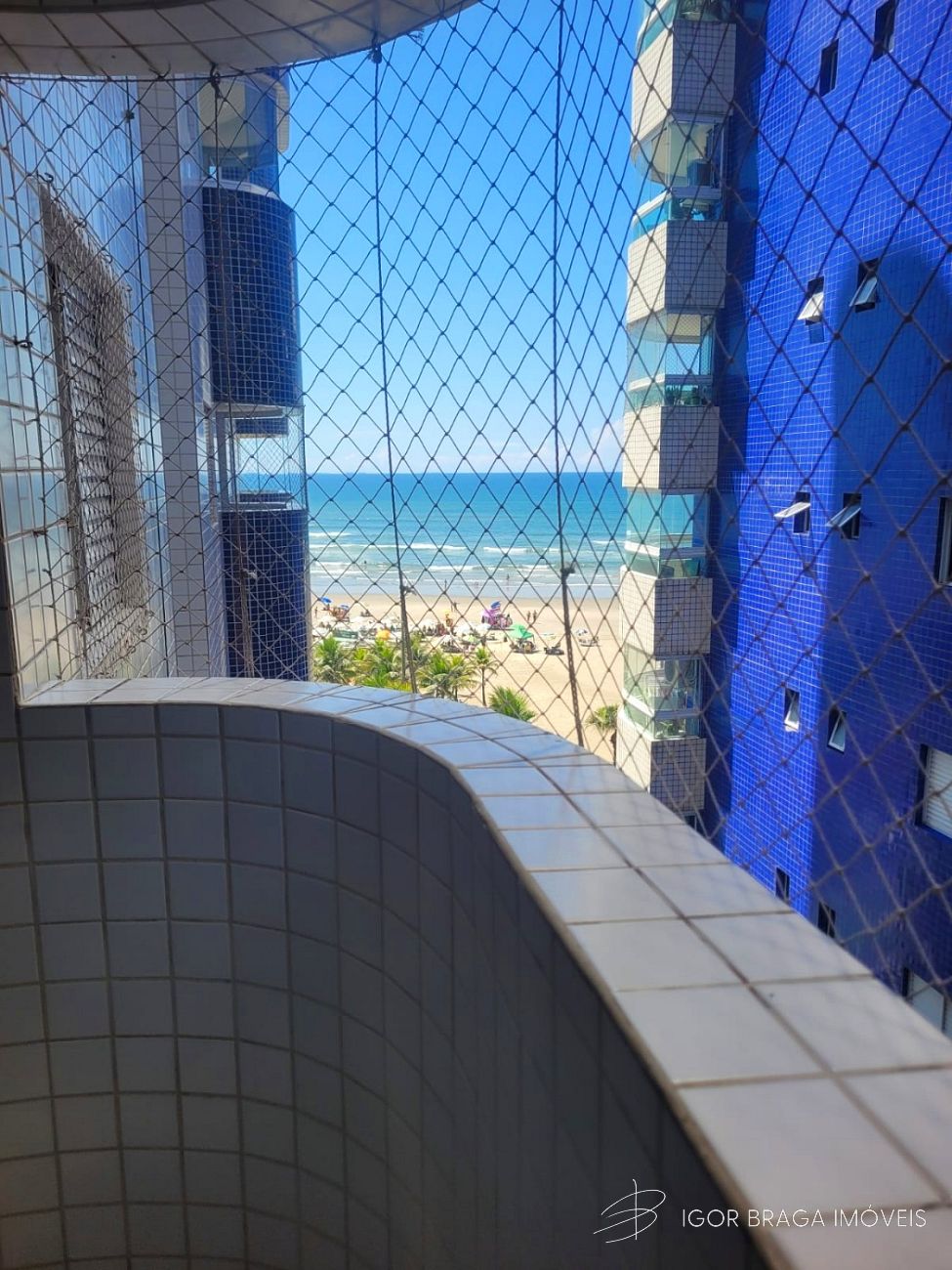 EXCELENTE APARTAMENTO, À 10M DO MAR E LAZER COMPLETO