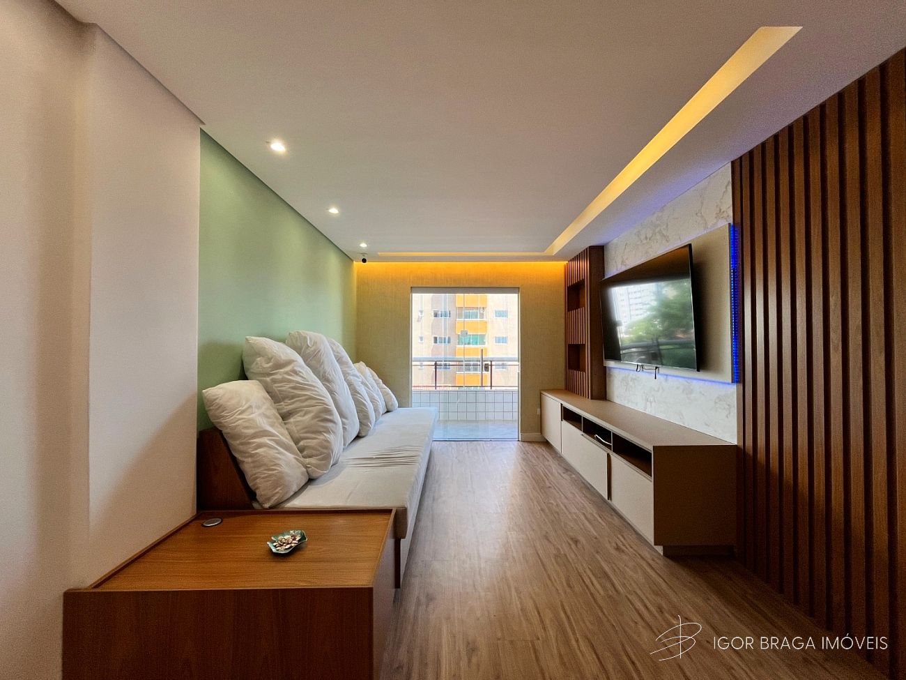 EXCELENTE APARTAMENTO, À 400M DO MAR E LAZER COMPLETO