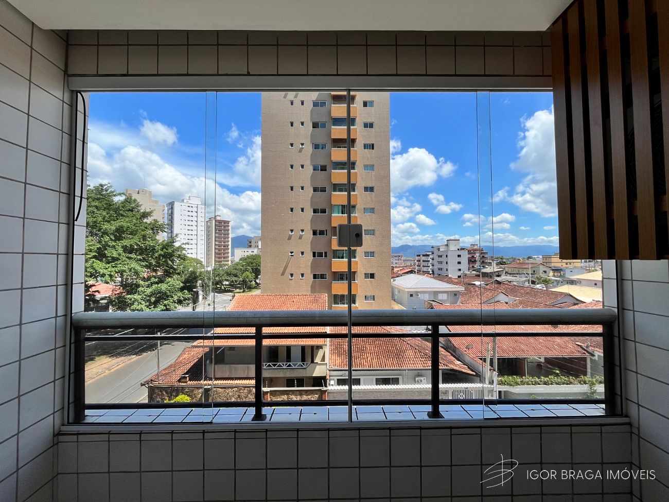 EXCELENTE APARTAMENTO, À 400M DO MAR E LAZER COMPLETO