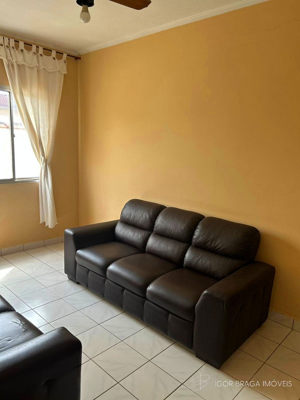 BELÍSSIMO APARTAMENTO, À 450M DO MAR