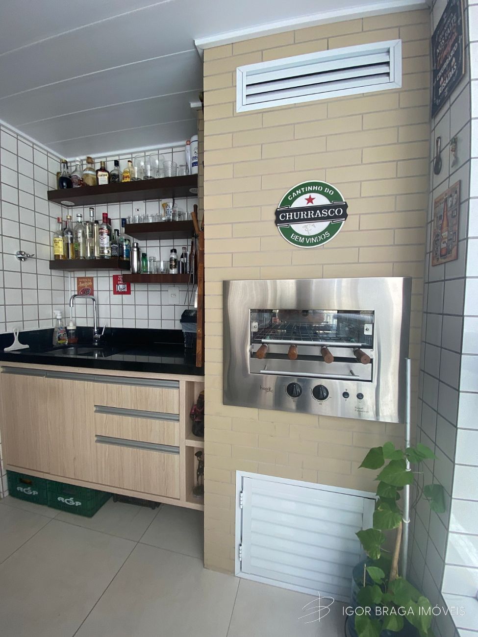 EXCELENTE APARTAMENTO, À 200M DO MAR E LAZER COMPLETO