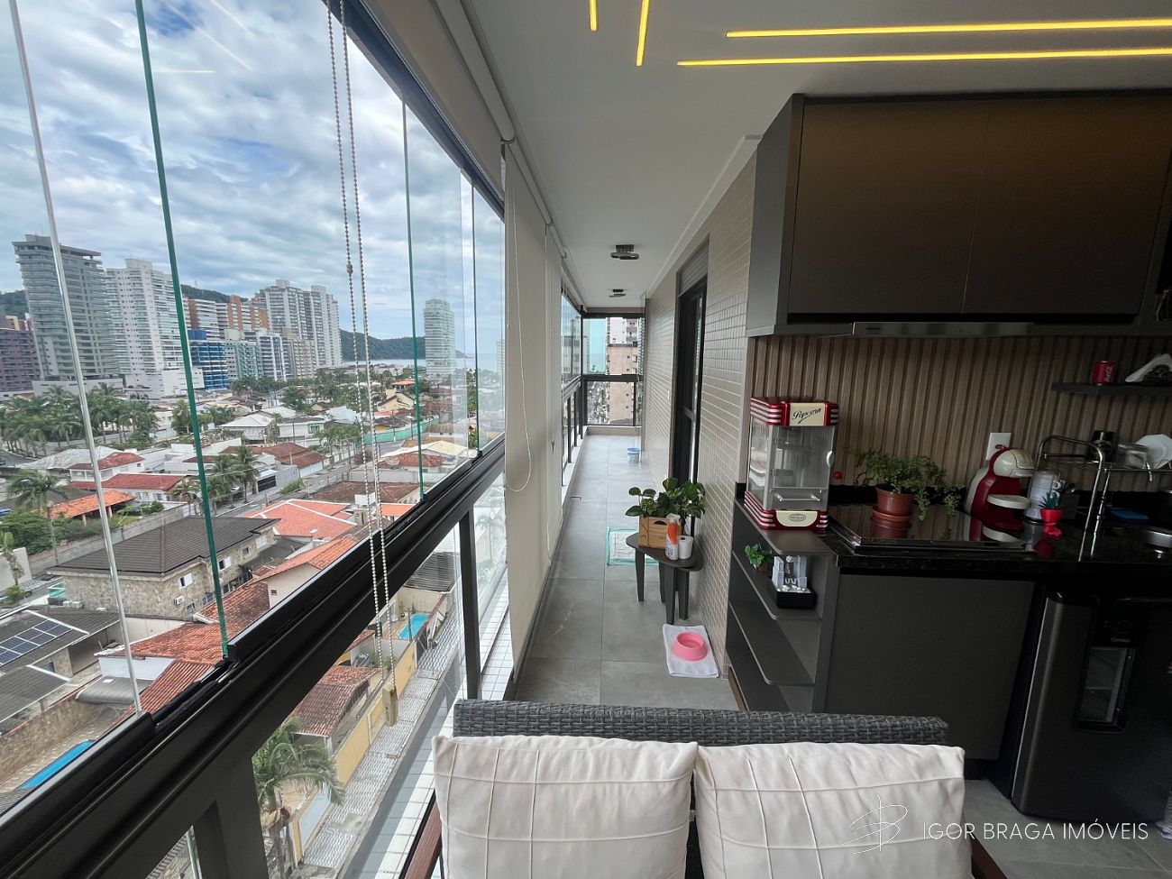 EXCELENTE APARTAMENTO, À 500M DO MAR E LAZER COMPLETO