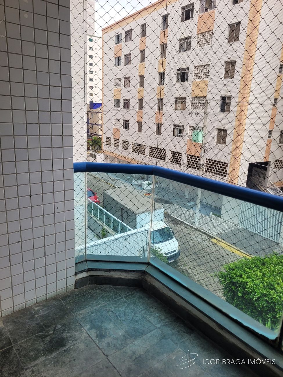 BELÍSSIMO APARTAMENTO, À 150M DO MAR E LAZER COMPLETO