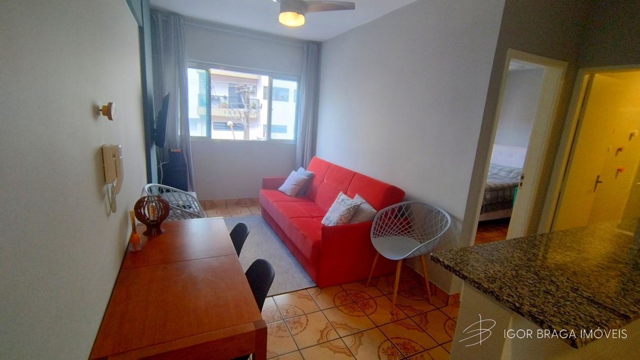 BELÍSSIMO APARTAMENTO, À 250M DO MAR