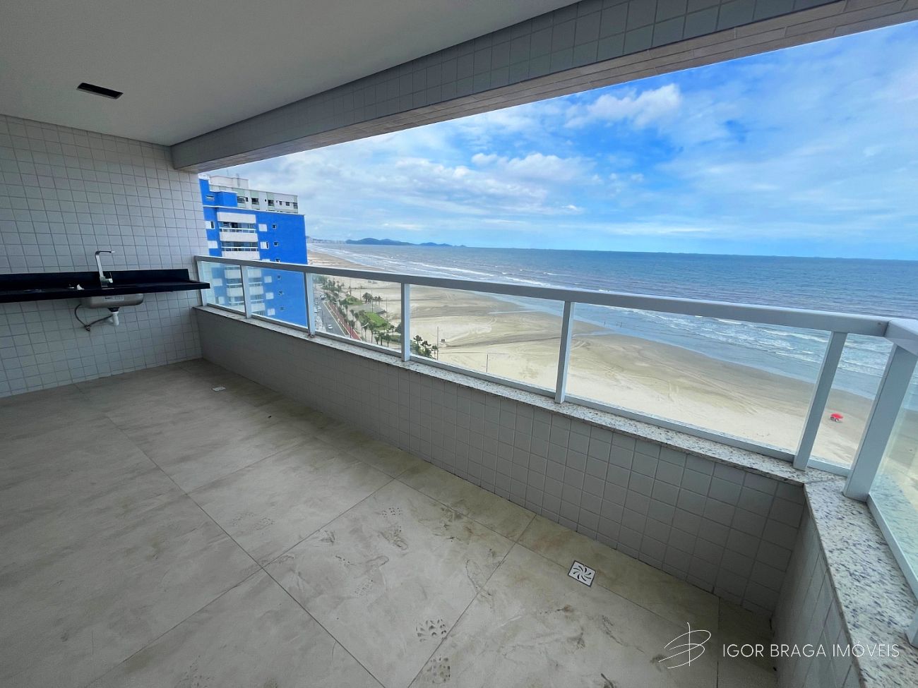 EXCELENTE APARTAMENTO, Á 10M DO MAR E LAZER COMPLETO
