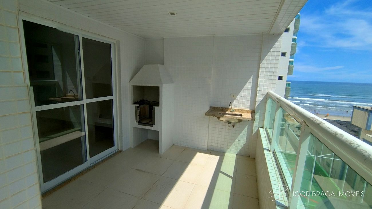 EXCELENTE APARTAMENTO, À 40M DO MAR E LAZER COMPLETO