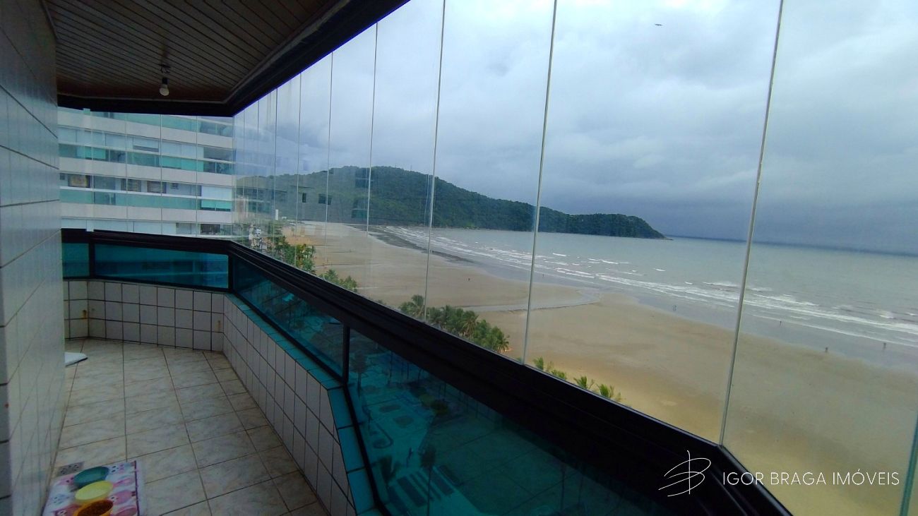 BELÍSSIMO APARTAMENTO, AMPLO E LAZER COMPLETO