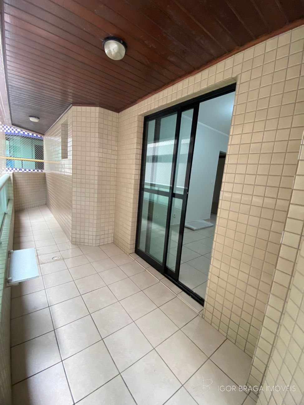 BELÍSSIMO APARTAMENTO, À 80M DO MAR E LAZER