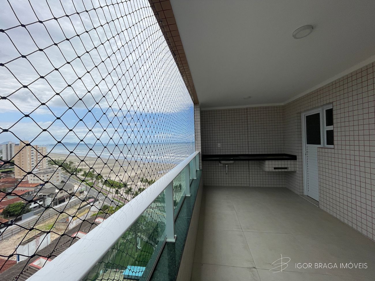 BELÍSSIMO APARTAMENTO, AMPLO E LAZER COMPLETO