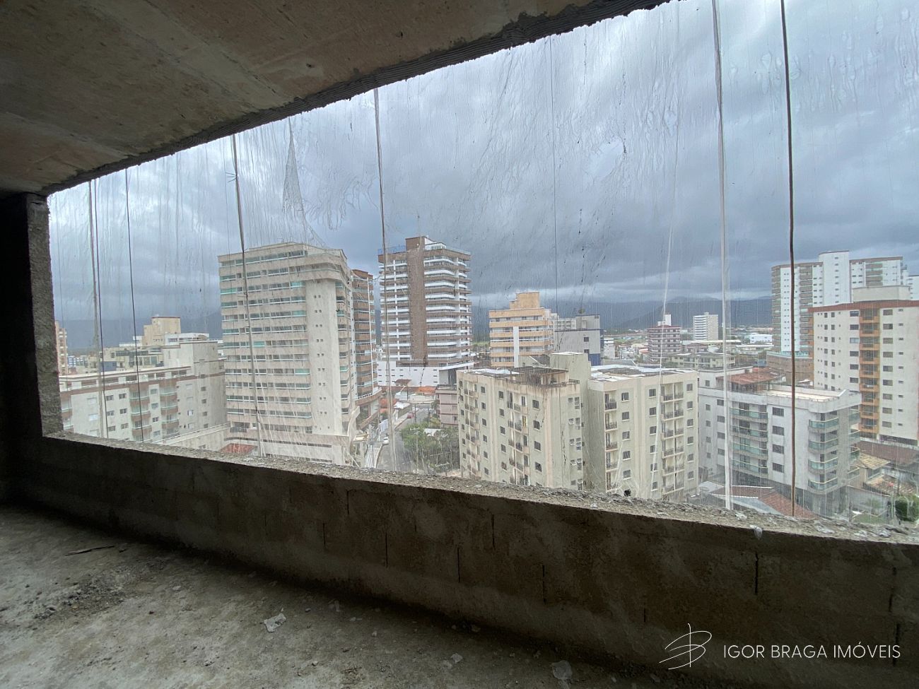 EXCELENTE APARTAMENTO EM CONSTRUÇÃO, À 200M DO MAR E LAZER COMPLETO