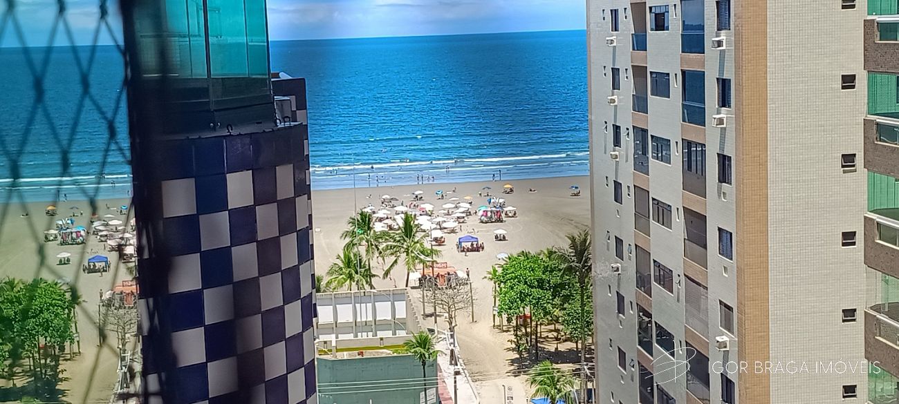 EXCELENTE APARTAMENTO, À 50M DO MAR E LAZER COMPLETO