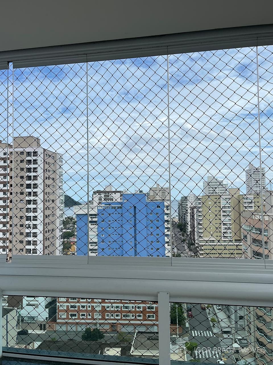 EXCELENTE APARTAMENTO, Á 600M DO MAR E LAZER COMPLETO