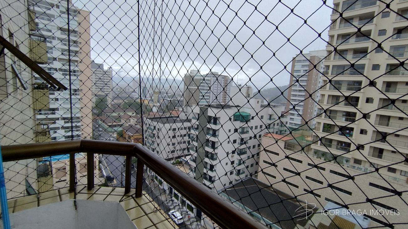 BELÍSSIMO APARTAMENTO, À 700 METROS DO MAR