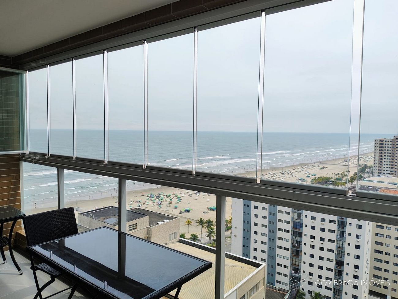 EXCELENTE APARTAMENTO, 60M DO MAR E LAZER COMPLETO