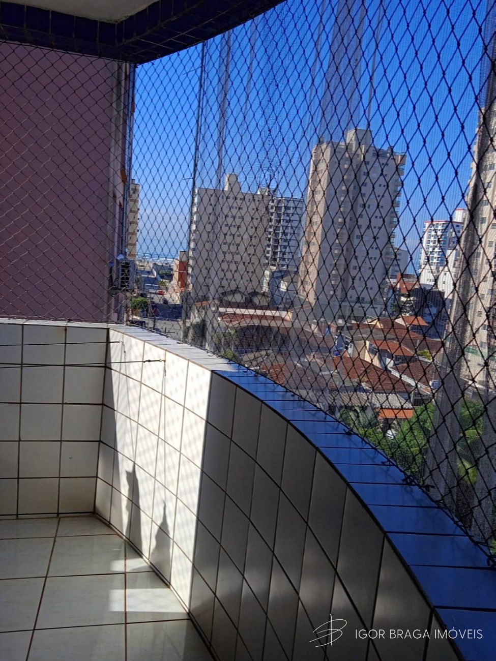 BELÍSSIMO APARTAMENTO, À 400M DO MAR