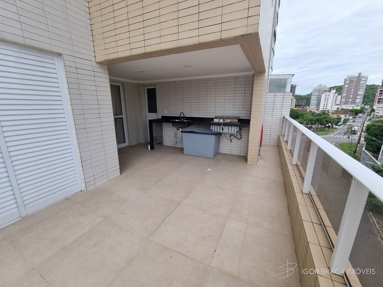 EXCELENTE APARTAMENTO, À 600M DO MAR E LAZER COMPLETO