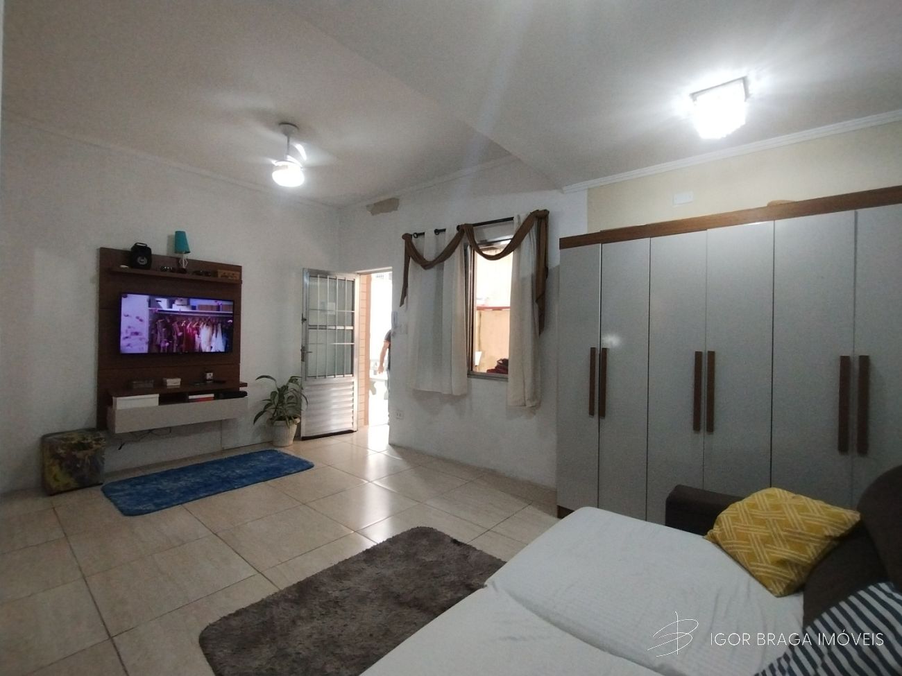 EXCELENTE KITNET, AMPLO E À 200M DO MAR