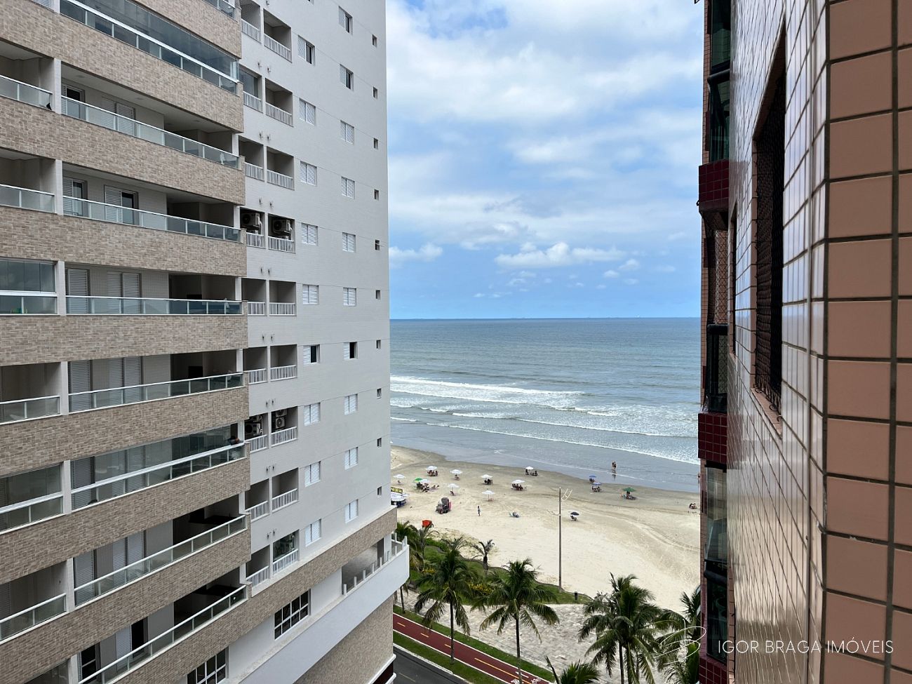 EXCELENTE APARTAMENTO A 50M DO MAR, COM AREA DE LAZER COMPLETA
