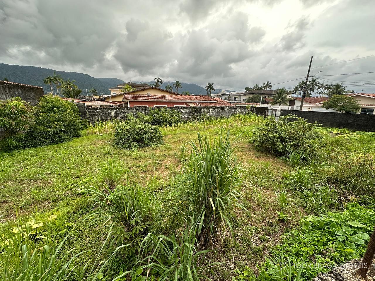 EXCELENTE TERRENO, AMPLO E BEM LOCALIZADO