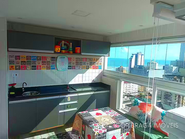 EXCELENTE APARTAMENTO, À 100M DO MAR E LAZER COMPLETO