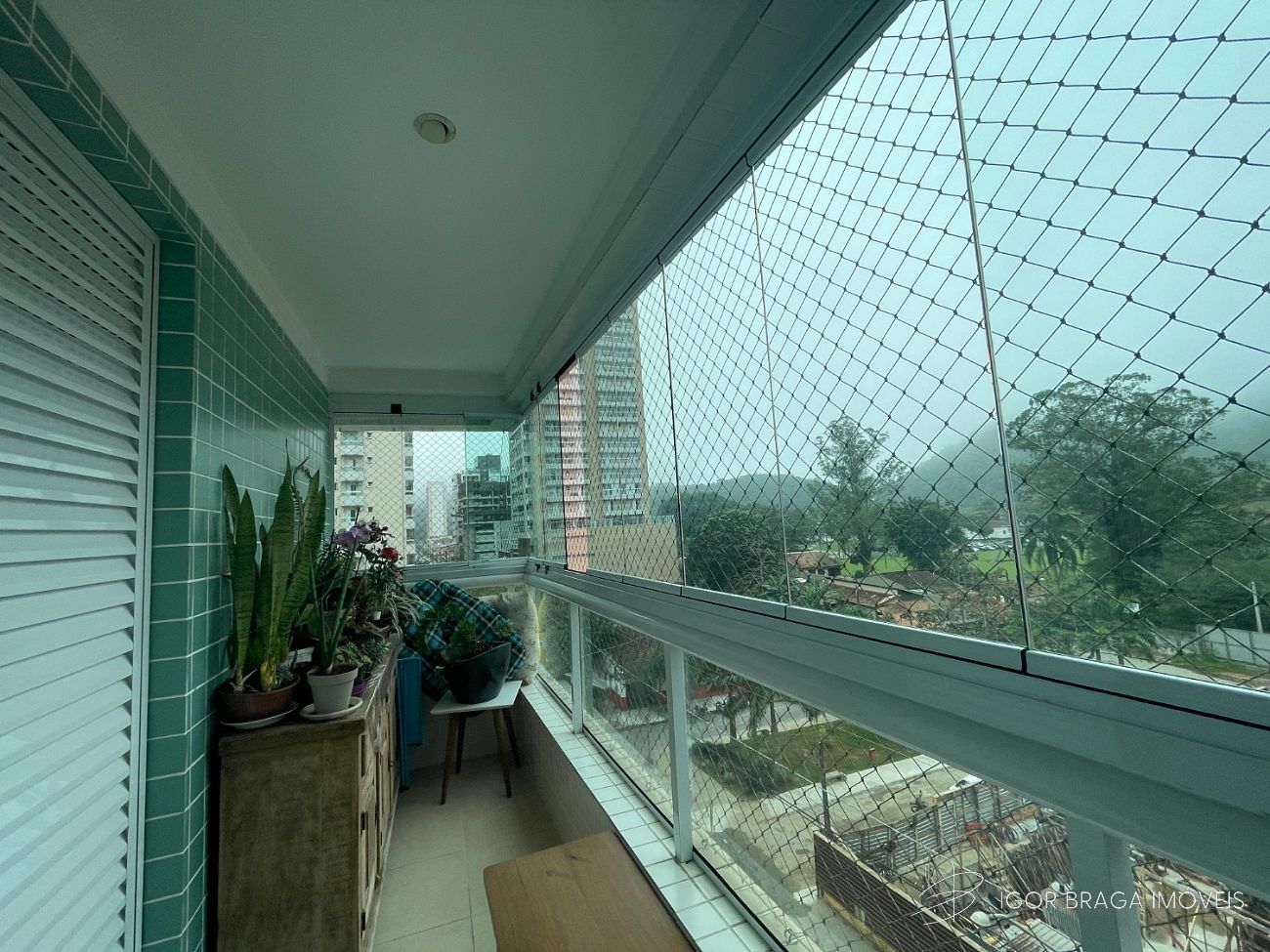 EXCELENTE APARTAMENTO COM ÁREA DE LAZER PRIVATIVA COMPLETA!