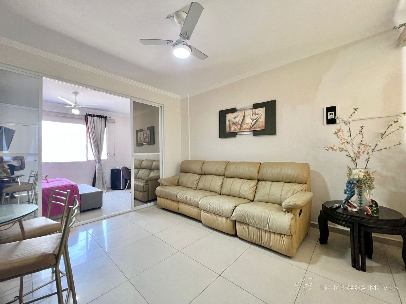 EXCELENTE APARTAMENTO FRENTE MAR, COM AREA DE LAZER COMPLETA