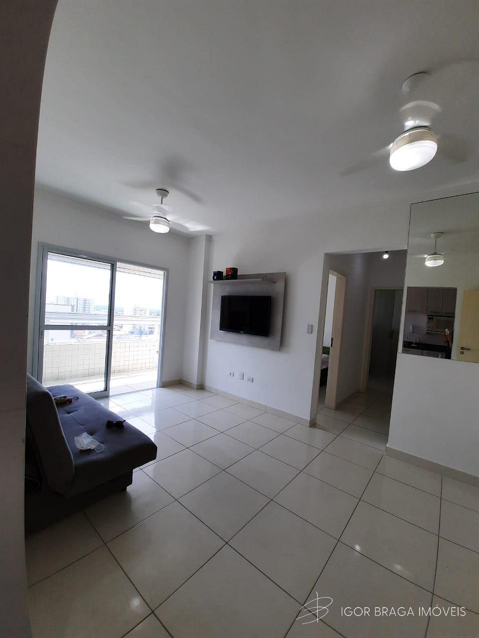 BELÍSSIMO APARTAMENTO Á 250 METROS DA PRAIA, COM ACABAMENTO FINO E LAZER COMPLETO