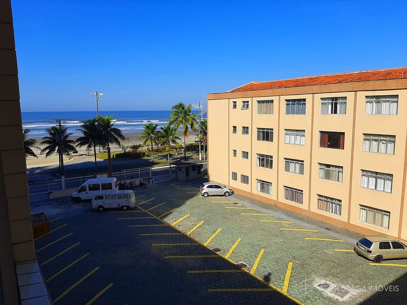 BELÍSSIMA KITNET, AMPLA E À 10M DO MAR