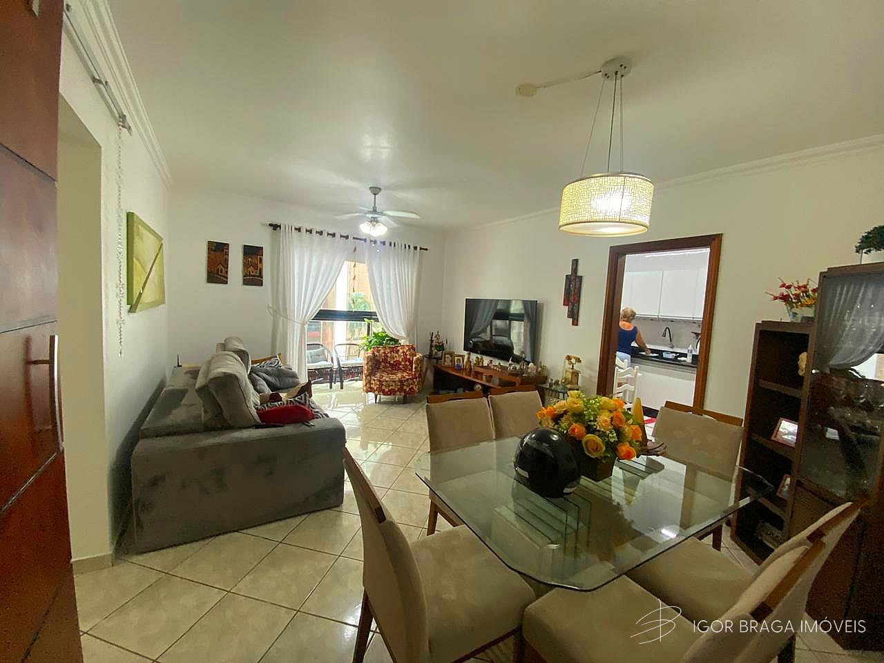 EXCELENTE APARTAMENTO, À 40M DO MAR E LAZER