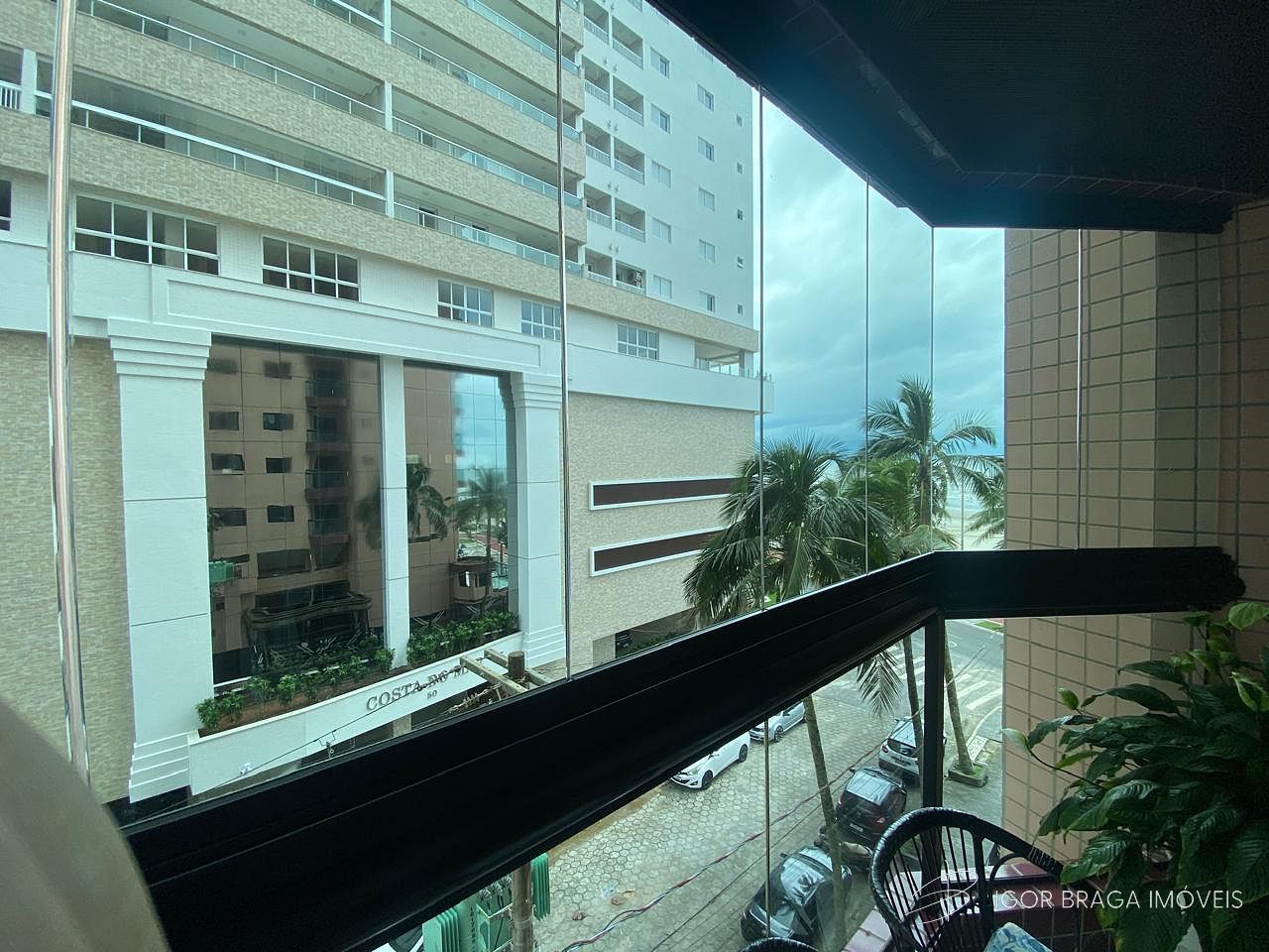 EXCELENTE APARTAMENTO, À 40M DO MAR E LAZER