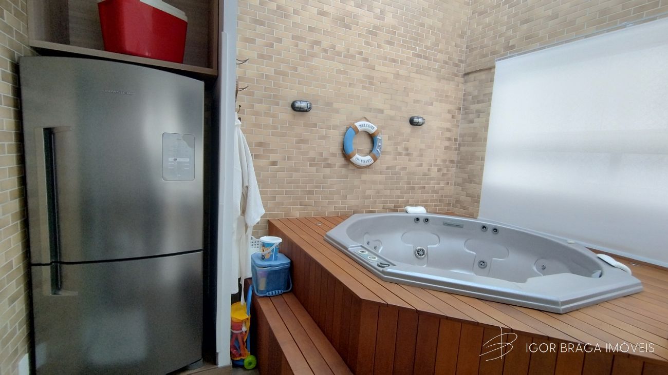 INCRÍVEL COBERTURA DUPLEX, AMPLA E À 750M DO MAR