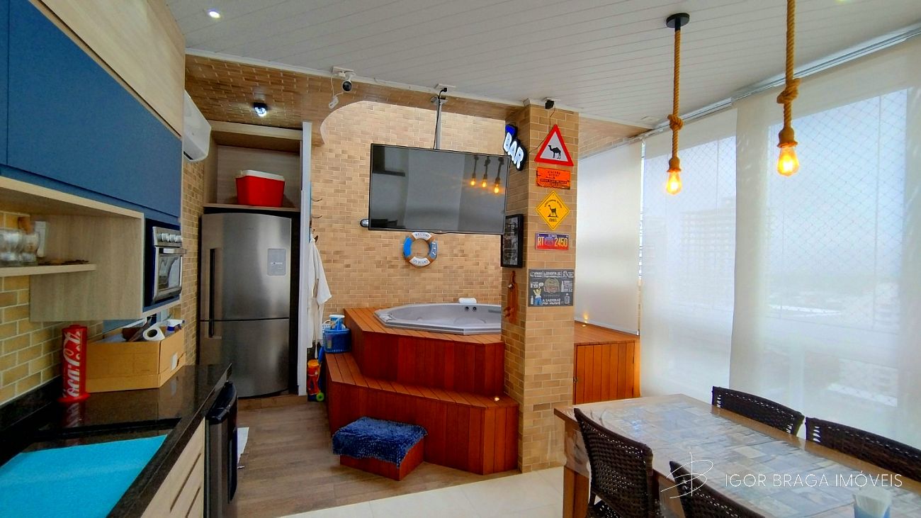 INCRÍVEL COBERTURA DUPLEX, AMPLA E À 750M DO MAR