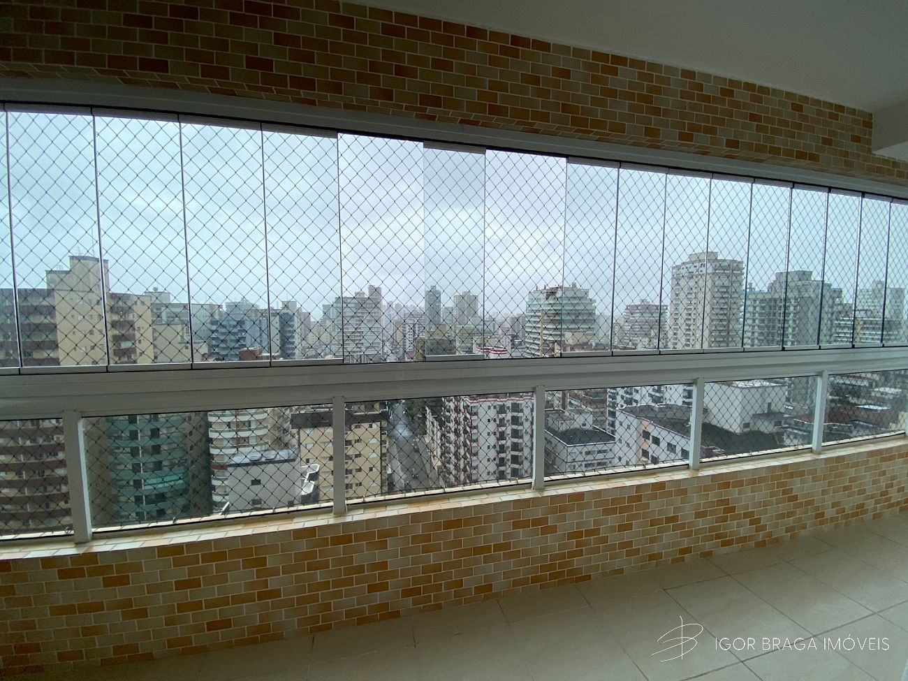 EXCELENTE APARTAMENTO, Á 280M DO MAR E LAZER COMPLETO