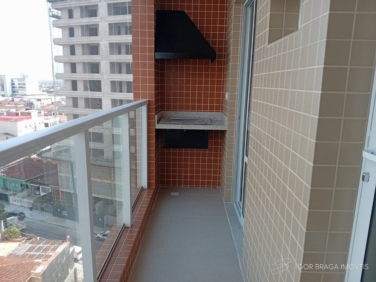 BELÍSSIMO APARTAMENTO, À 750m DO MAR E LAZER COMPLETO